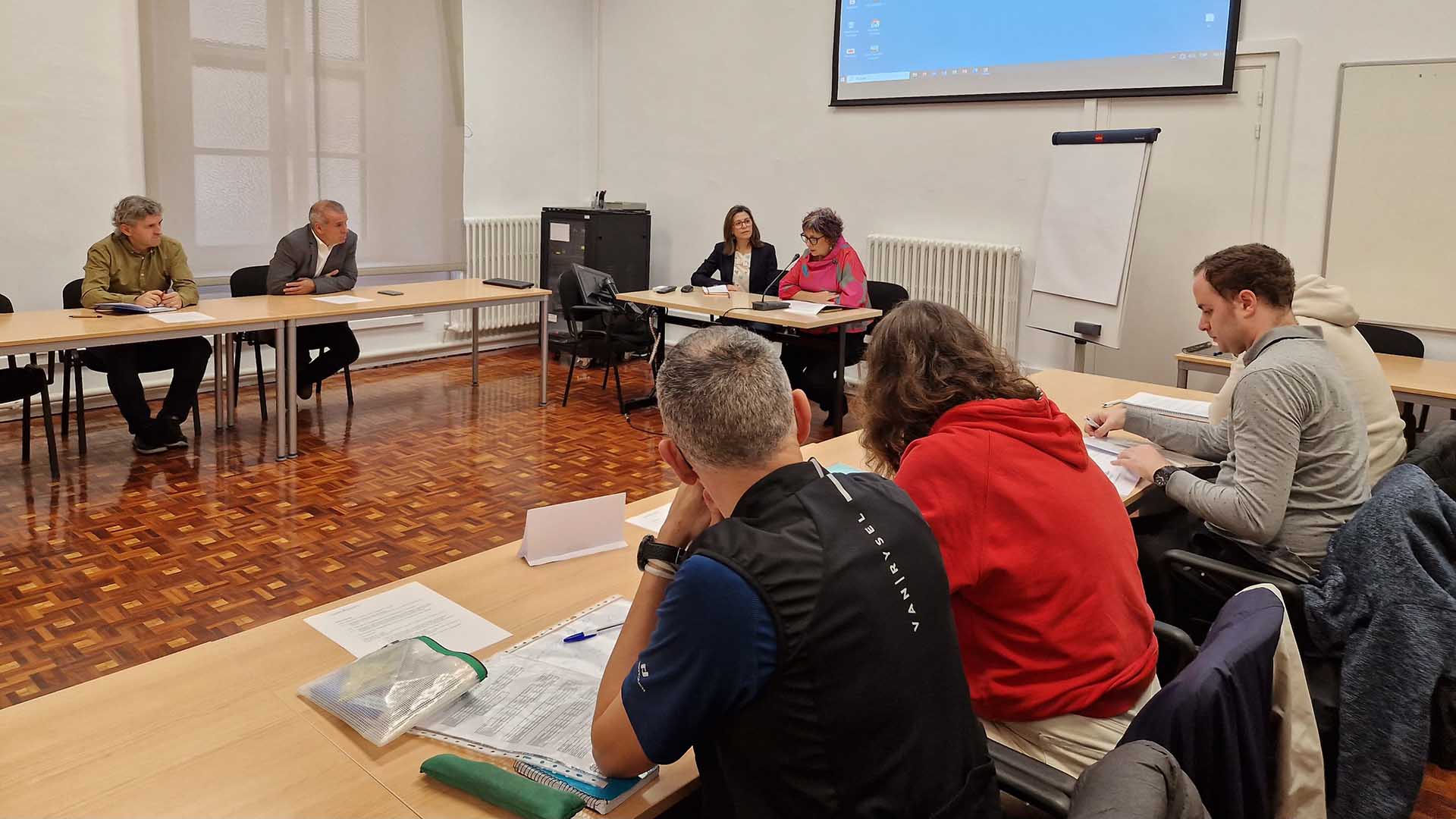 Jornada de trabajo sobre el “Proyecto de Transformación de Oficinas de Turismo” en la que participó el personal de las oficinas de todo el territorio